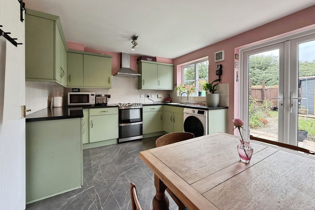 Property photo 3 of 17 Kitchen/Diner
