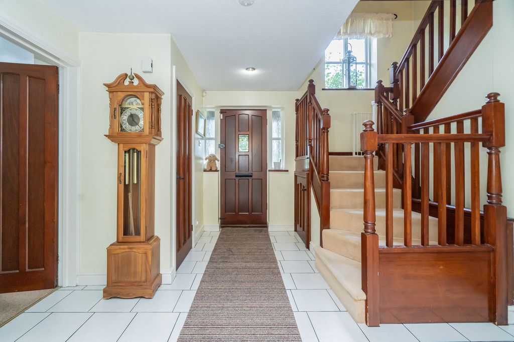 Property photo 2 of 37