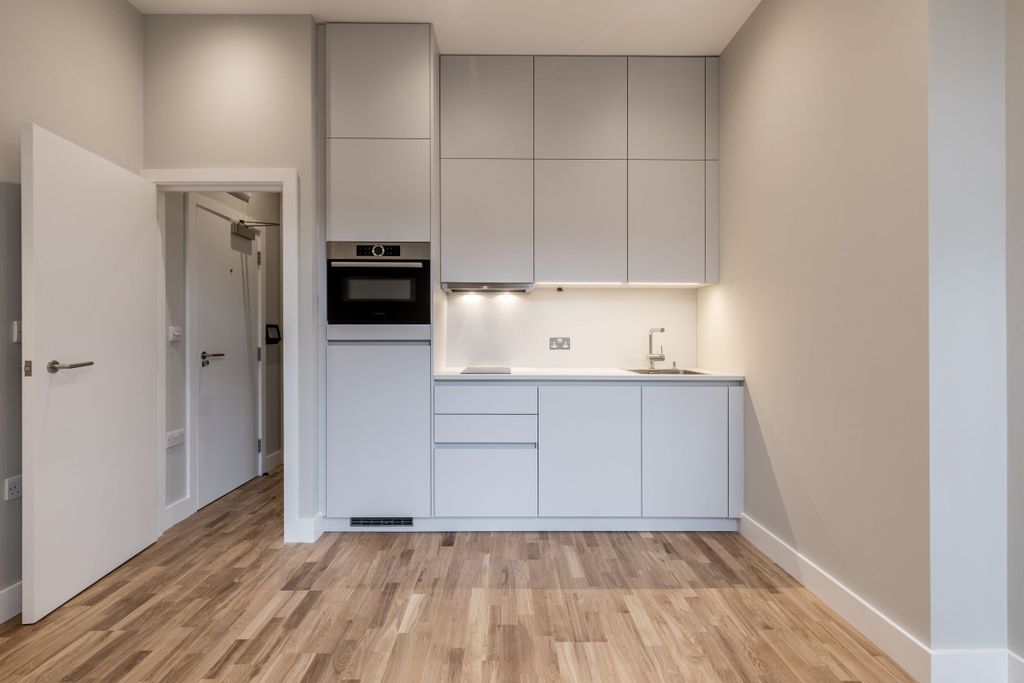 Property photo 3 of 10 Kitchen