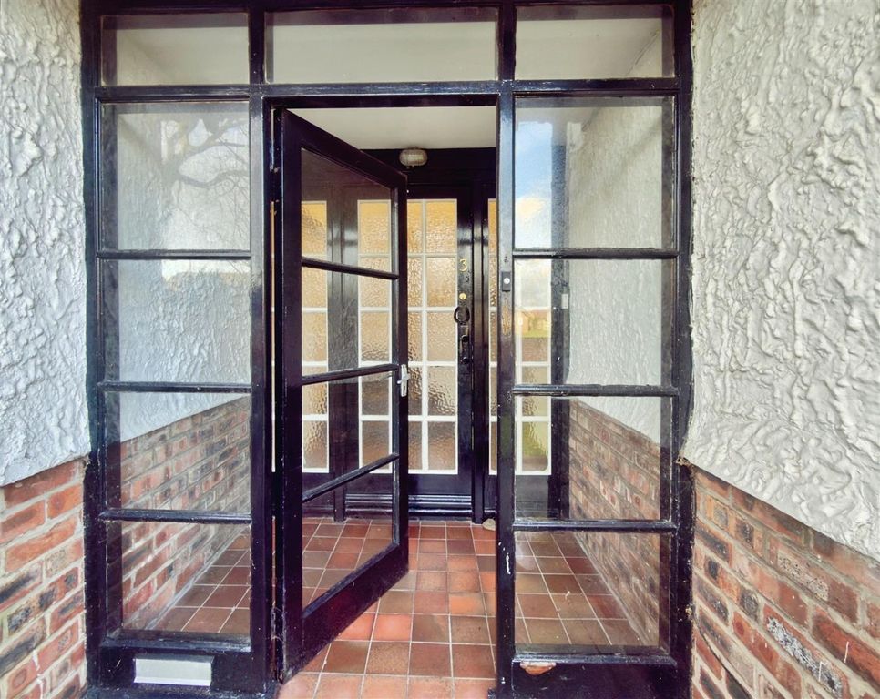 Property photo 2 of 26 461467d8--456C-9442-13Bbfa7E7794-26783-00000423Ae2