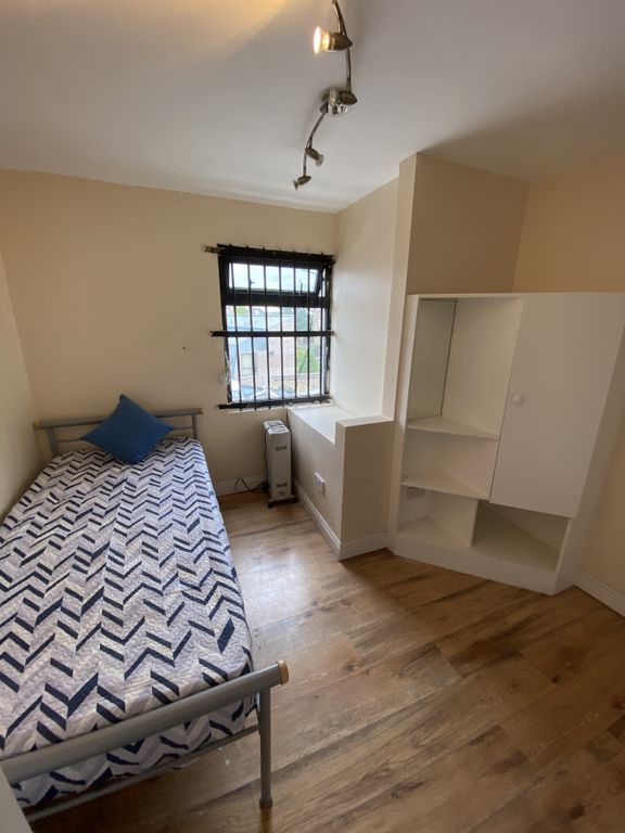 Property photo 3 of 8 Gallery