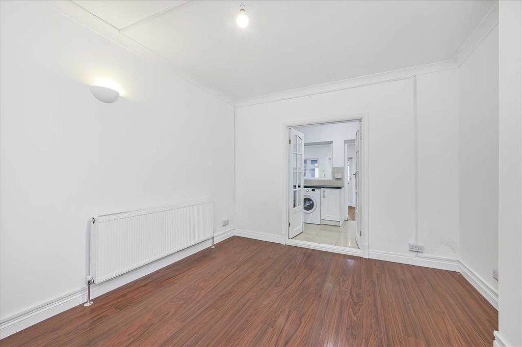 Property photo 3 of 11 Living Room