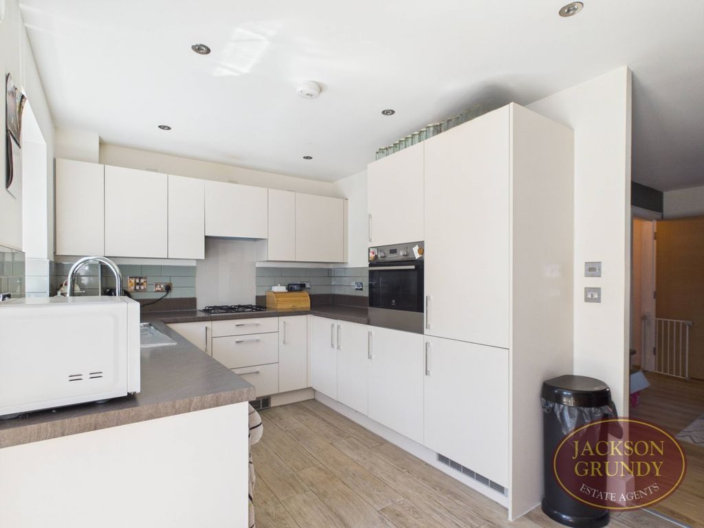 Property photo 3 of 10 Badeslade