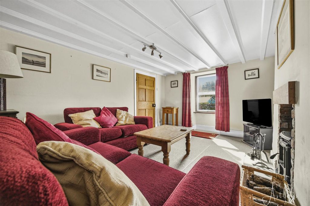 Property photo 2 of 39 Lounge