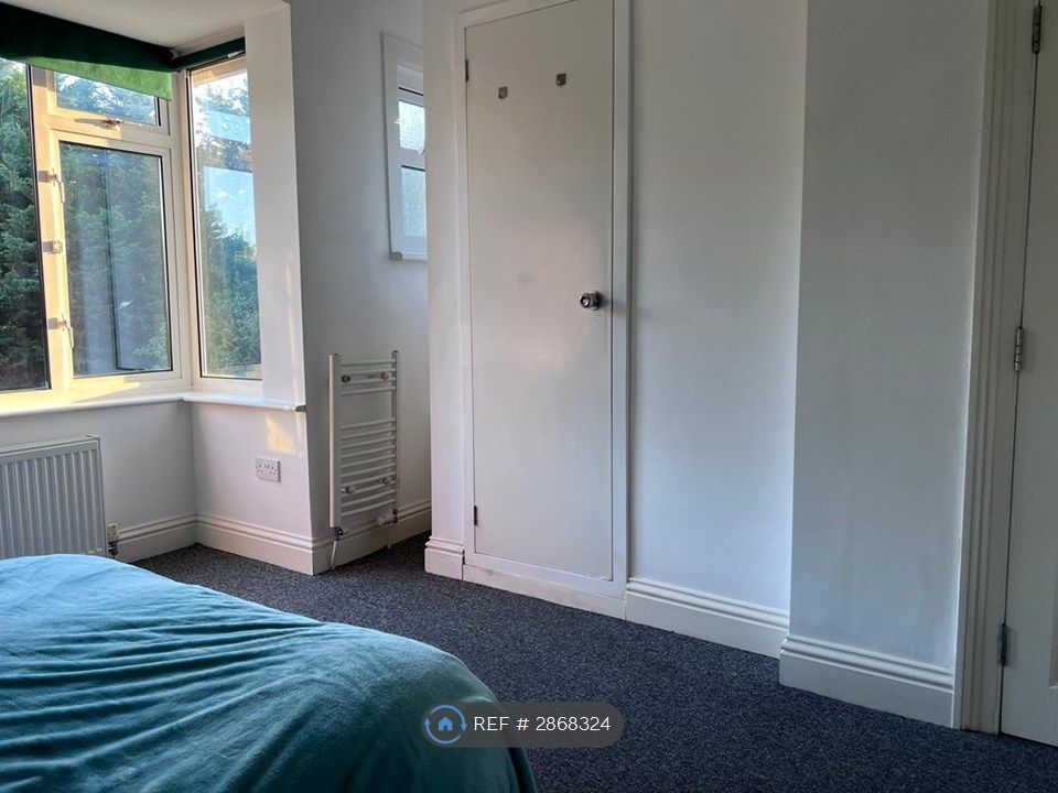 Property photo 3 of 9 Room 5