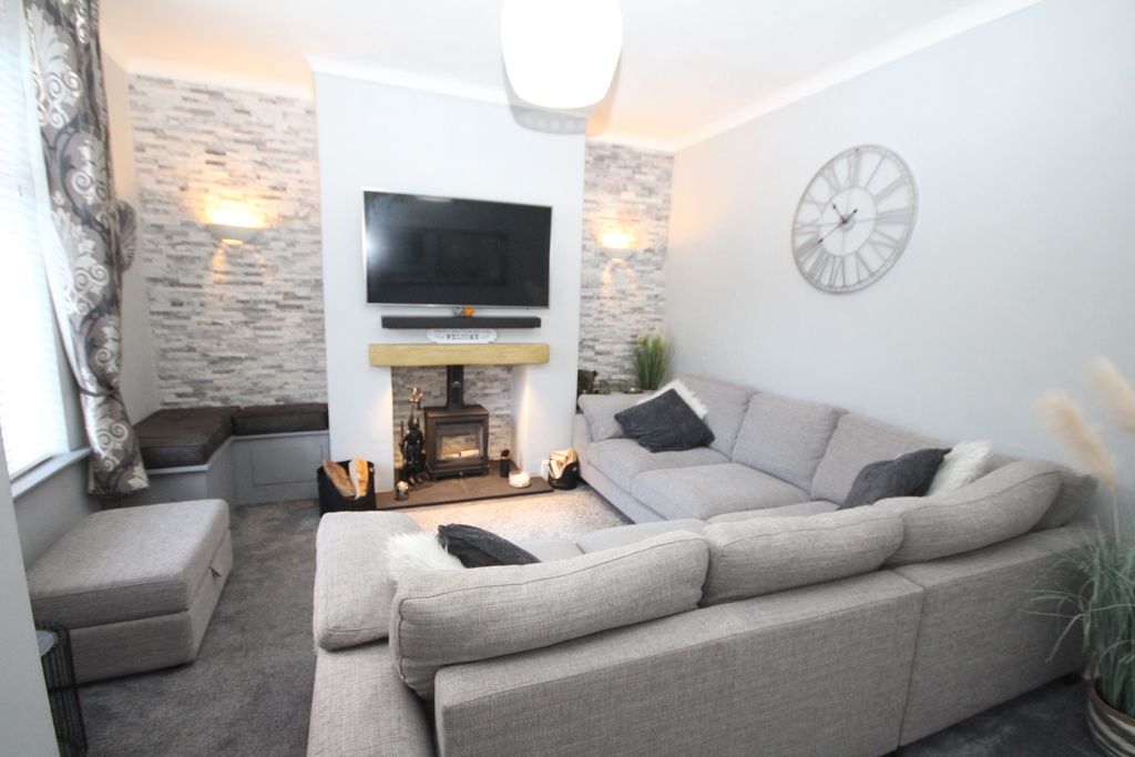Property photo 3 of 12 Lounge