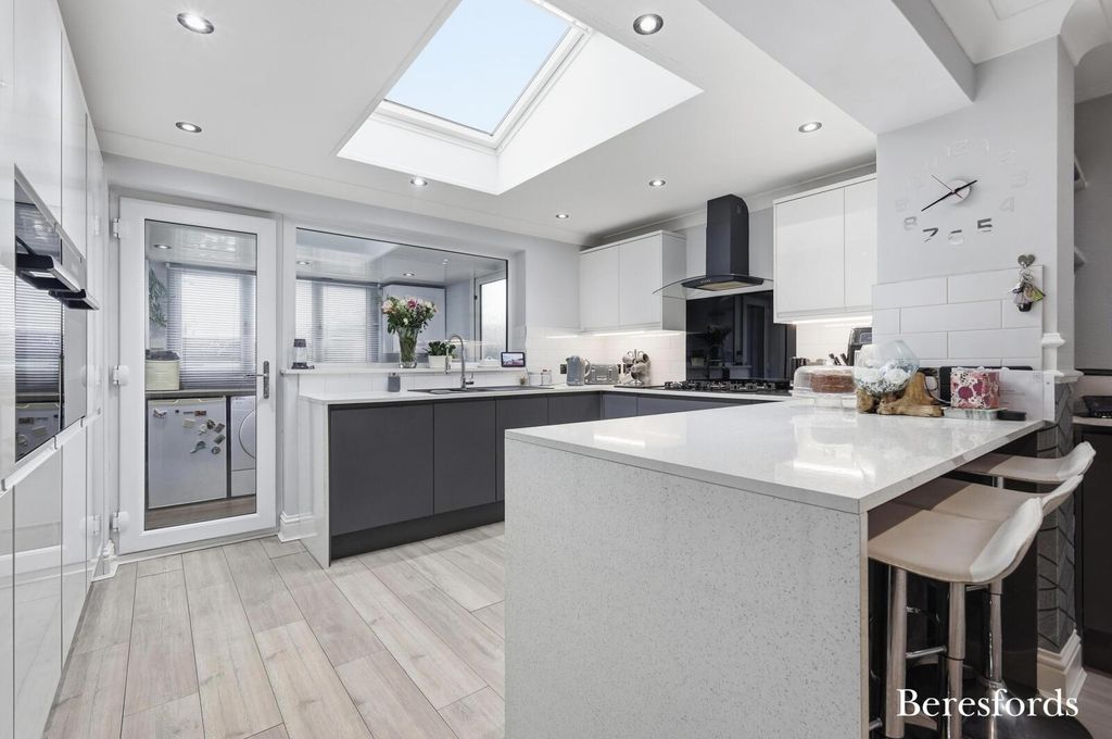 Property photo 2 of 28 Picture No. 27