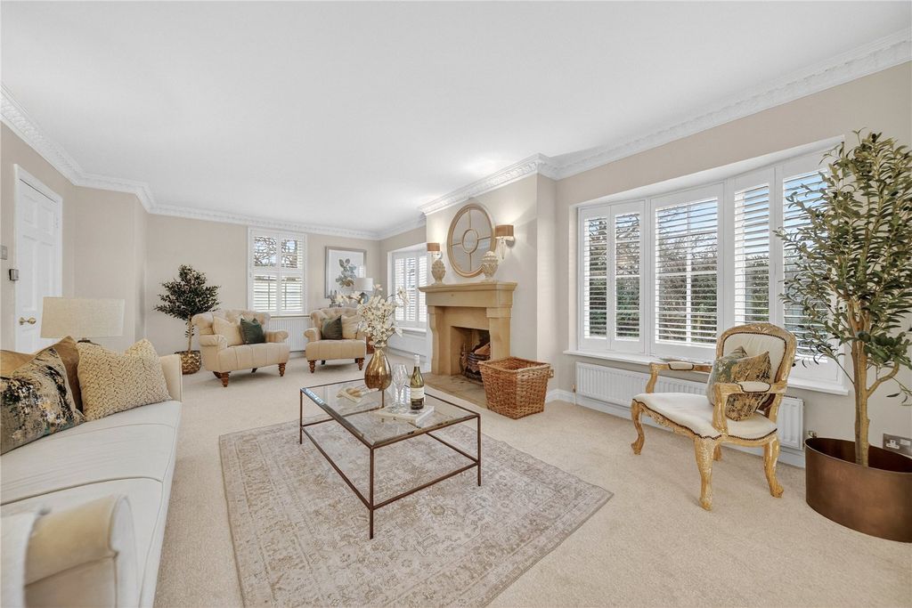 Property photo 2 of 15 Lounge