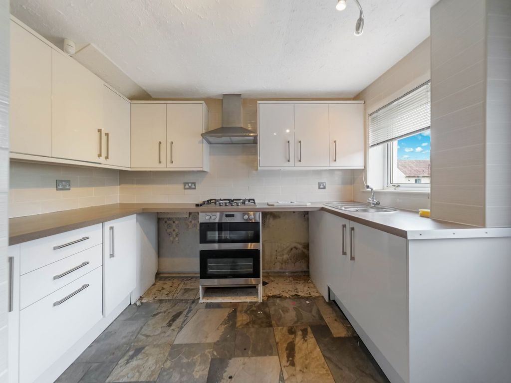 Property photo 3 of 15 Kitchen