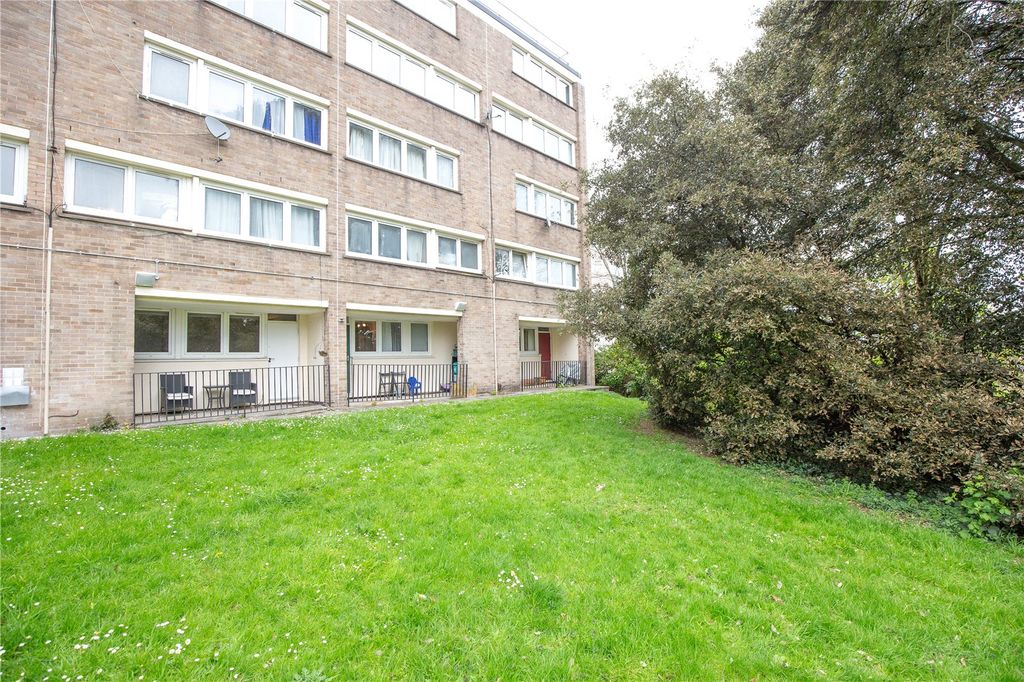 Property photo 1 of 20 Picture No. 04