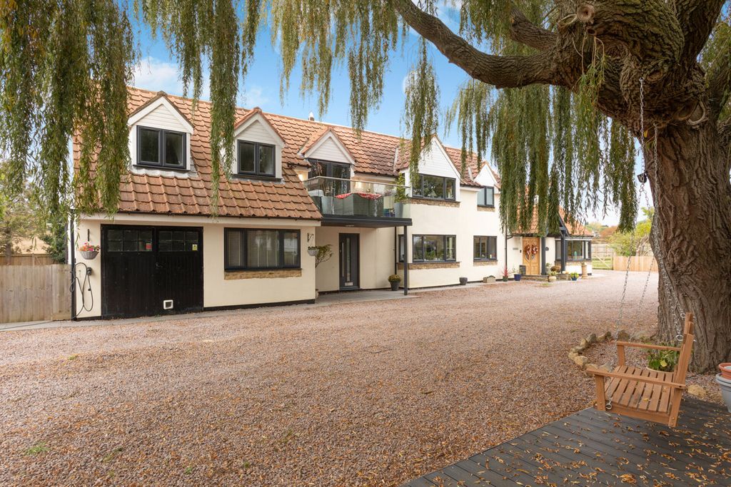 Property photo 1 of 48