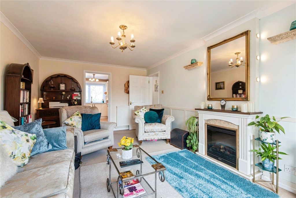 Property photo 3 of 26 Lounge