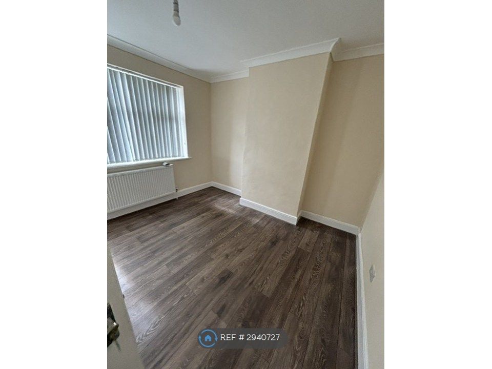 Property photo 2 of 6 Bedroom 1