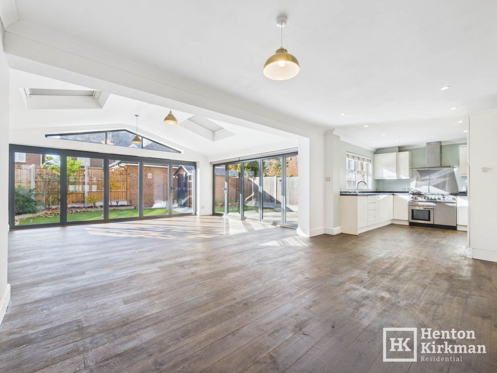 Property photo 2 of 27