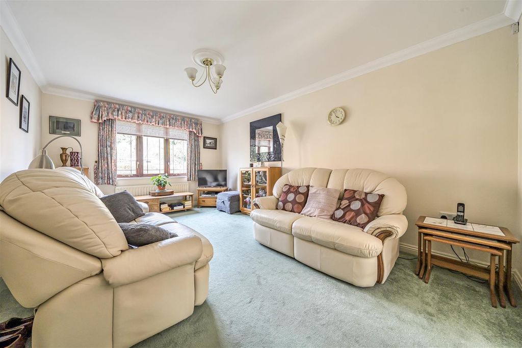Property photo 2 of 18 Sitting Room