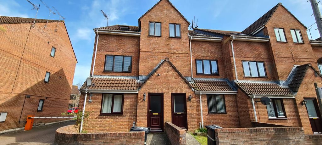 Property photo 1 of 5