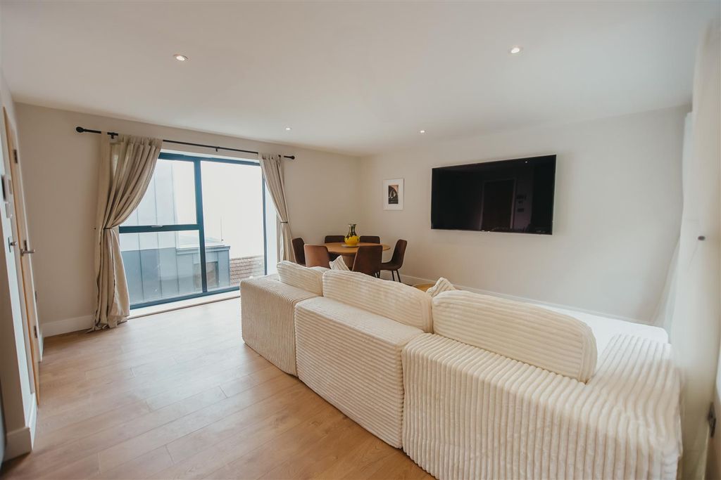Property photo 3 of 45 White Rock 8+9 -  Emily Thomson Photography-22.Jpg