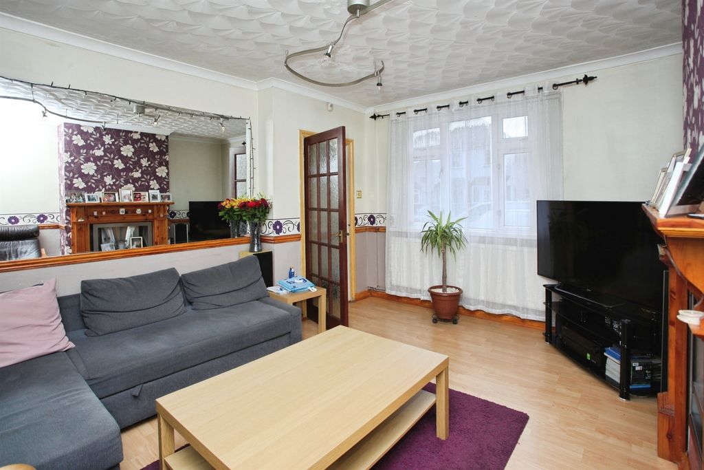 Property photo 3 of 17