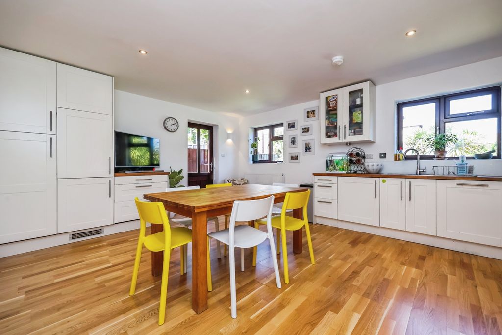 Property photo 2 of 17 Kitchen/Diner