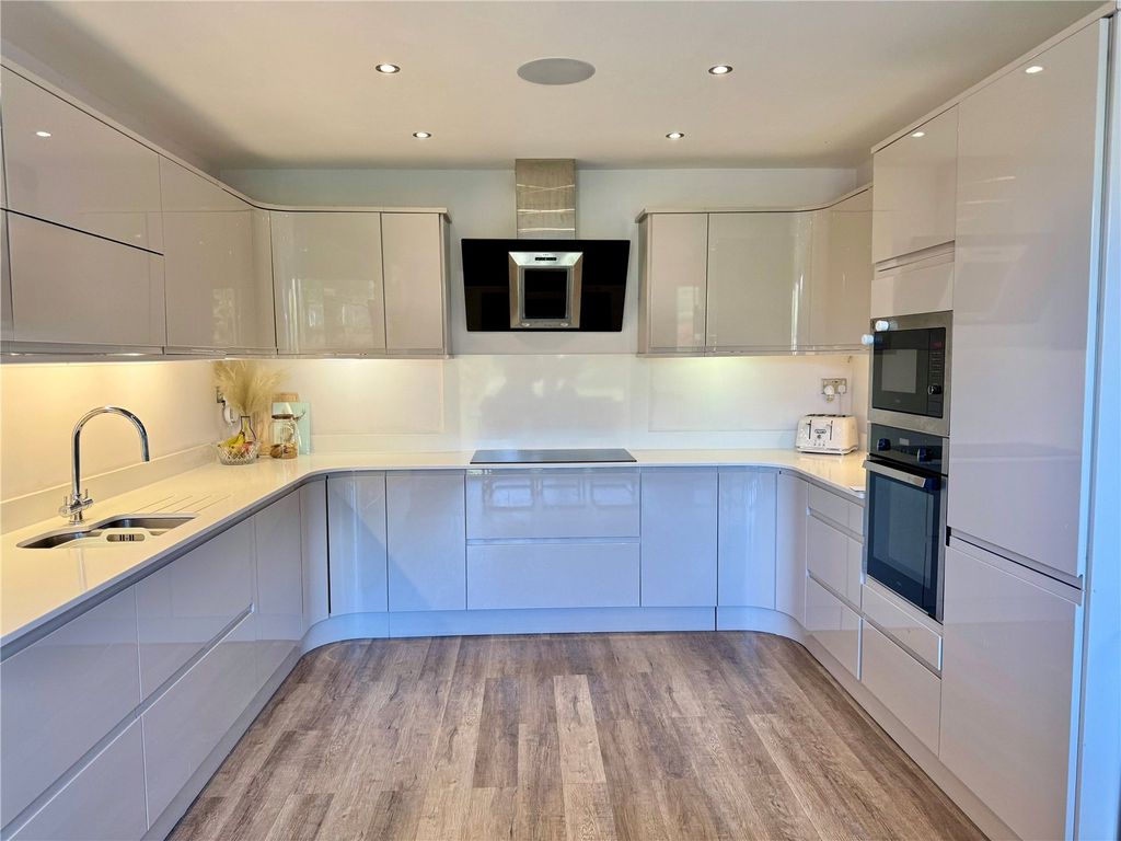 Property photo 3 of 17 Kitchen