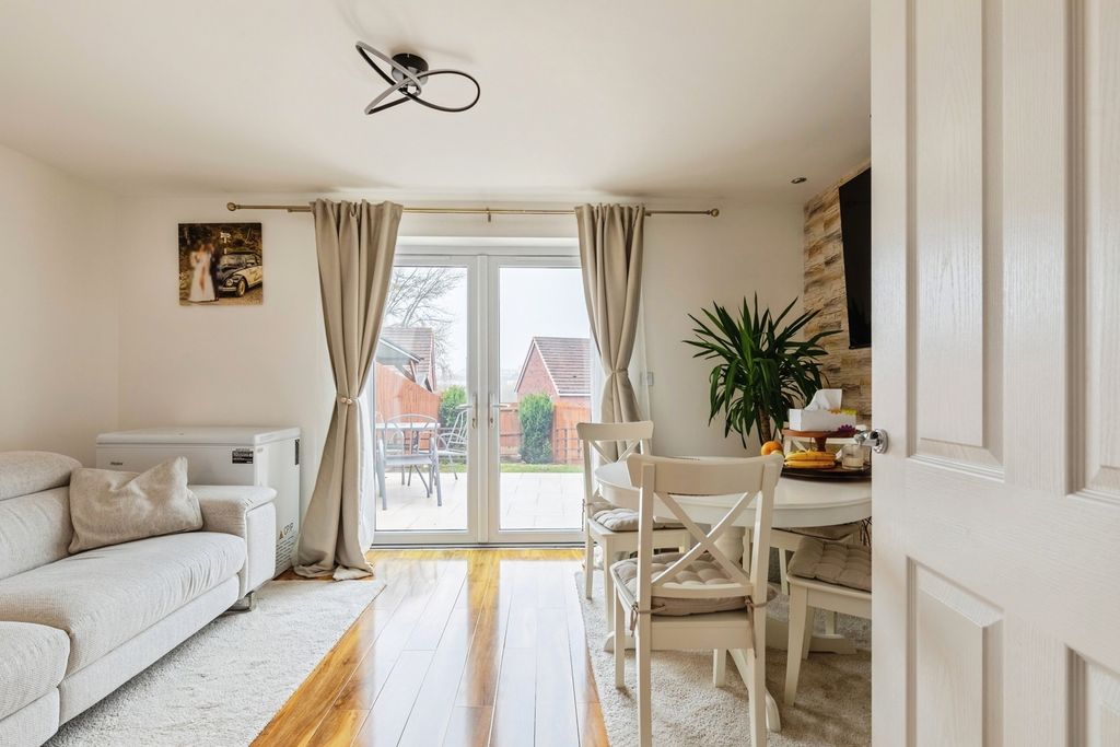 Property photo 3 of 26 Pbox-Img.Jpg