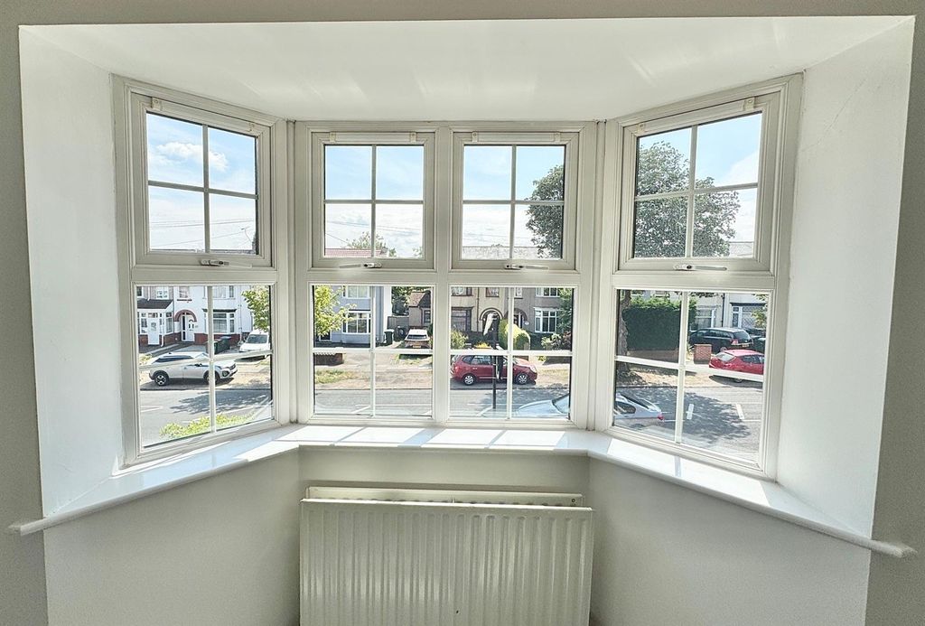 Property photo 3 of 11 Bay - Lounge.Jpg