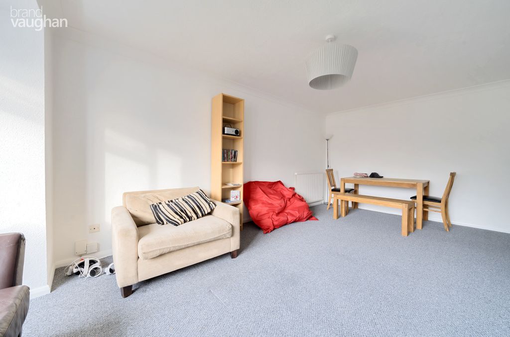 Property photo 3 of 7 Living Room