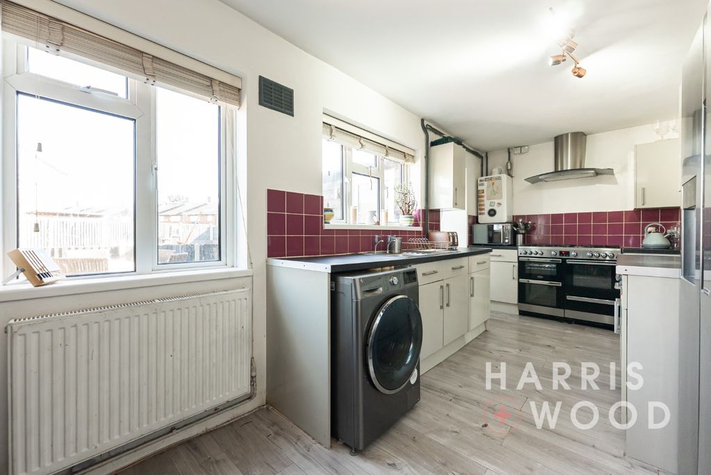 Property photo 2 of 25 3940947