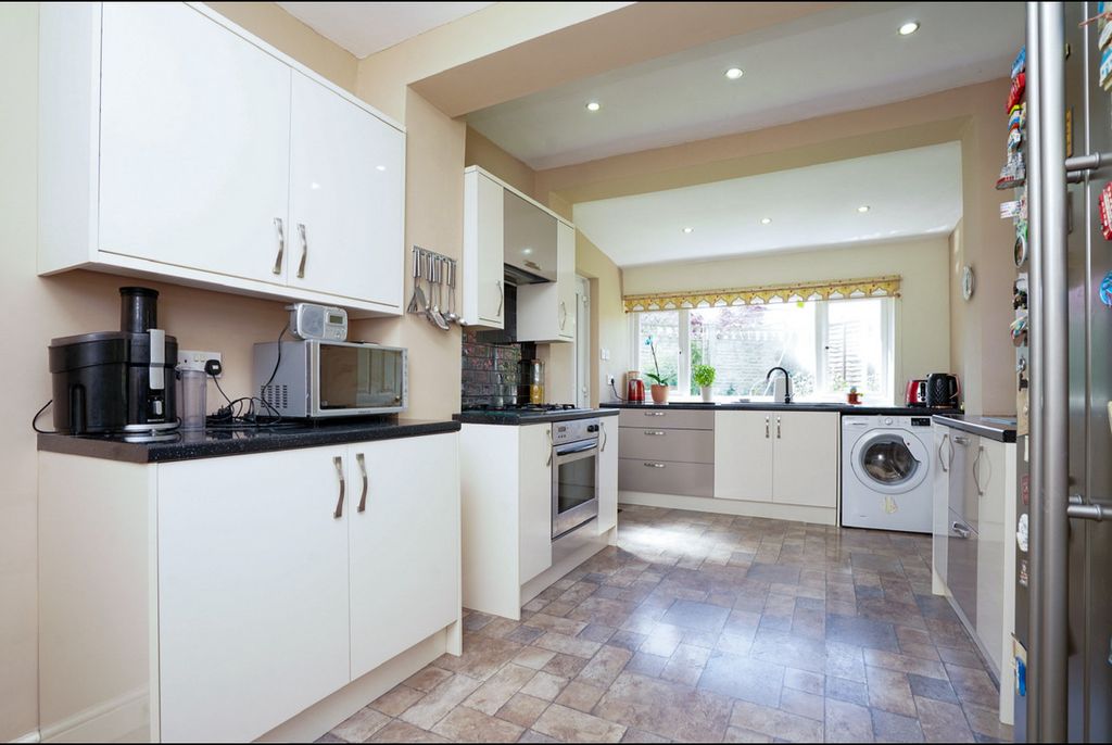 Property photo 2 of 25