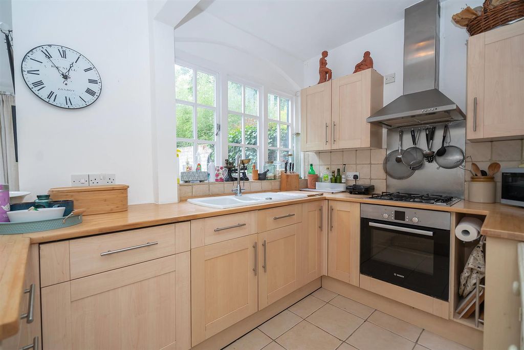 Property photo 2 of 22 Kitchen 17 Cascade.Jpg