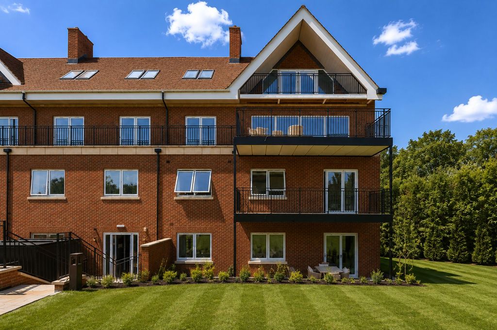 1 bed flat for saleKings Drive, Midhurst GU29
