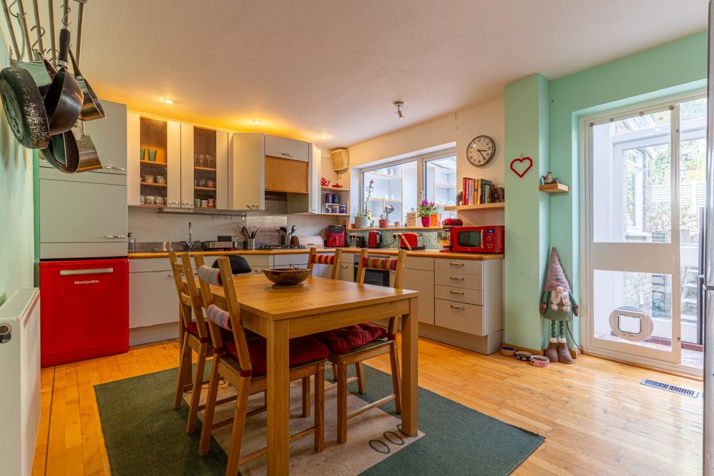 Property photo 2 of 25 5373833