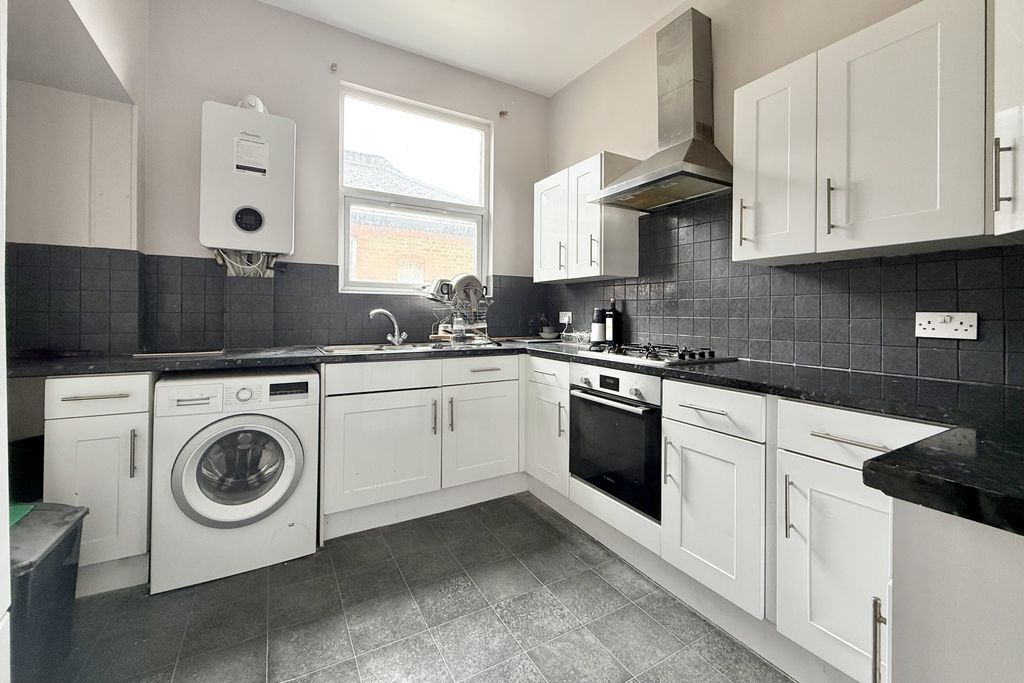 Property photo 3 of 16 4
