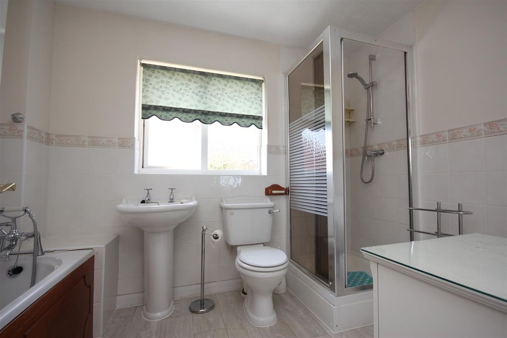 Property photo 3 of 20 Family Bathroom.Jpg