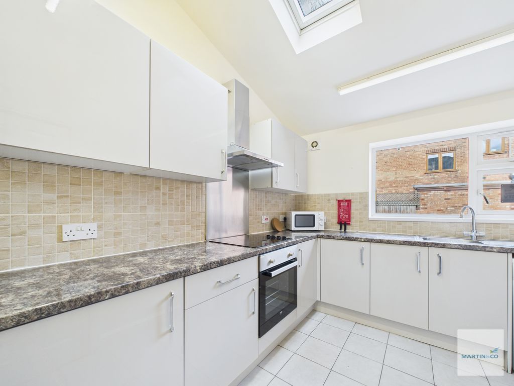 Property photo 3 of 13 Cam03394G0-Pr0374-Still004