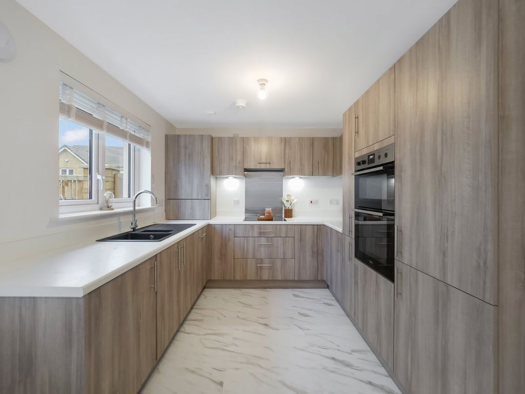 Property photo 3 of 15 Kitchen