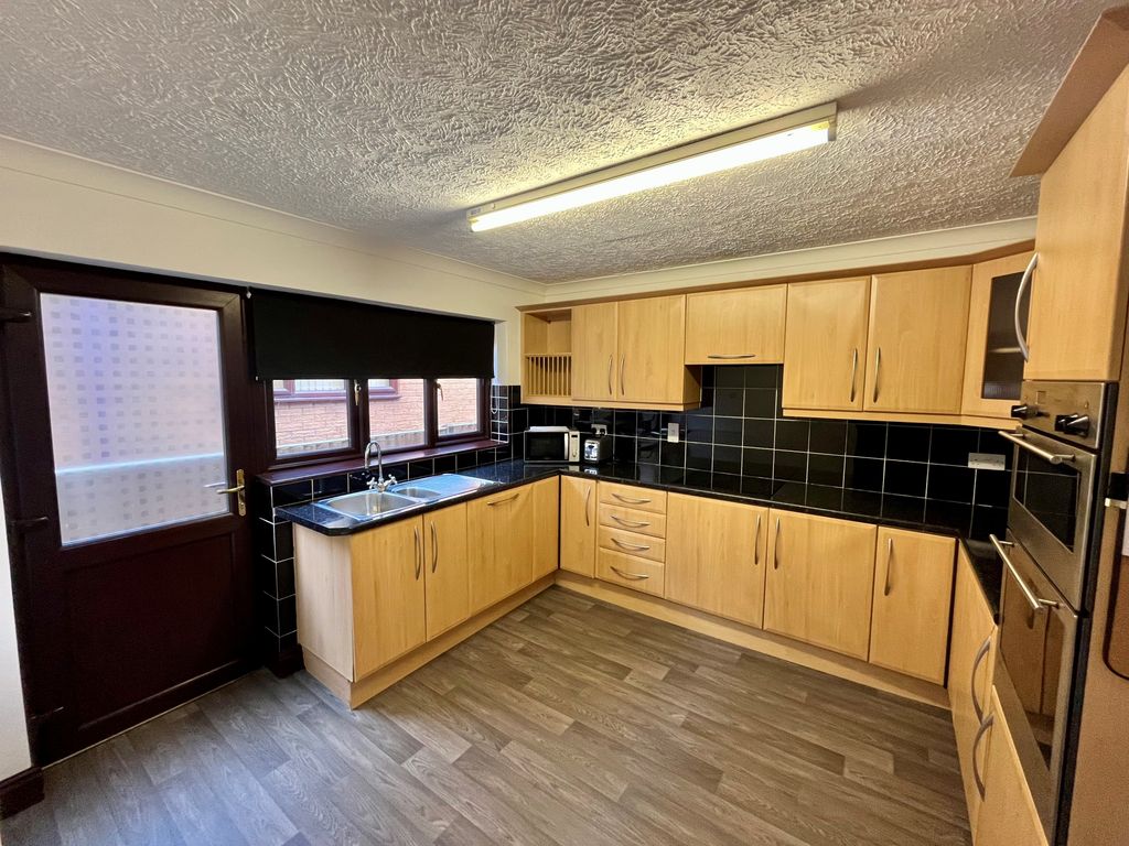 Property photo 3 of 17 Image