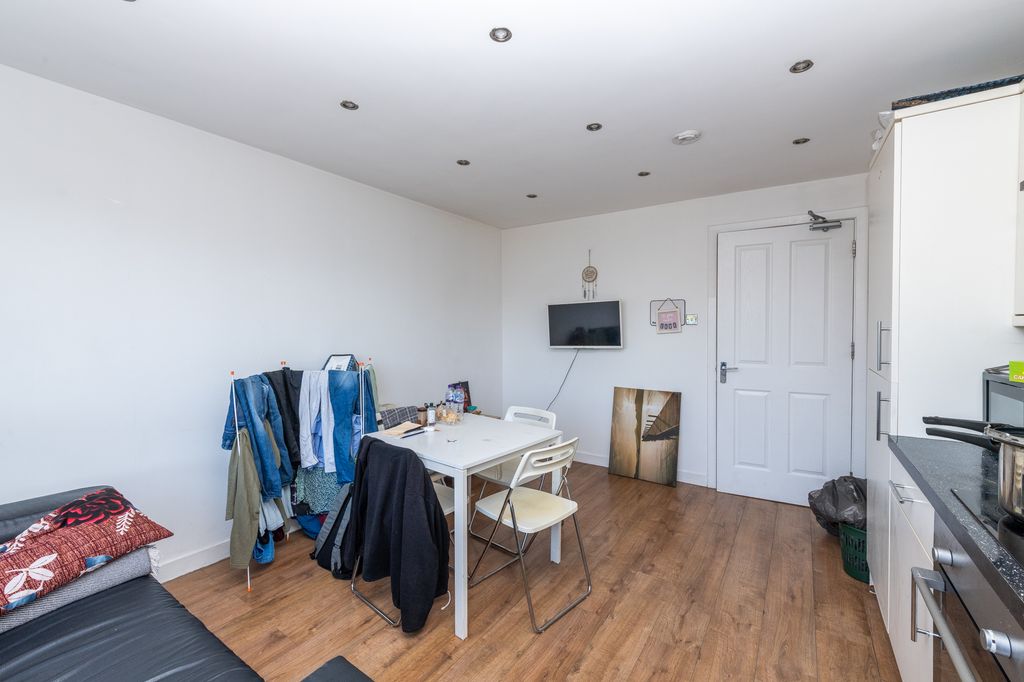 Property photo 3 of 44