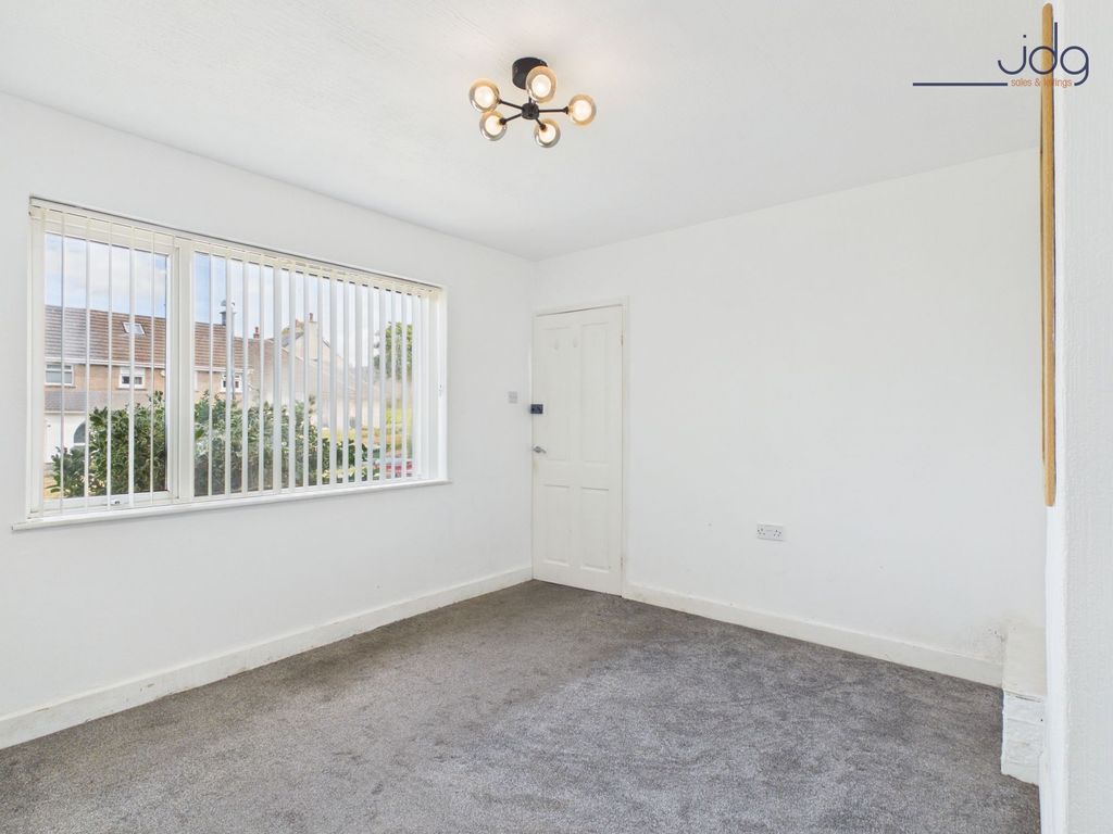 Property photo 2 of 10 Living Room