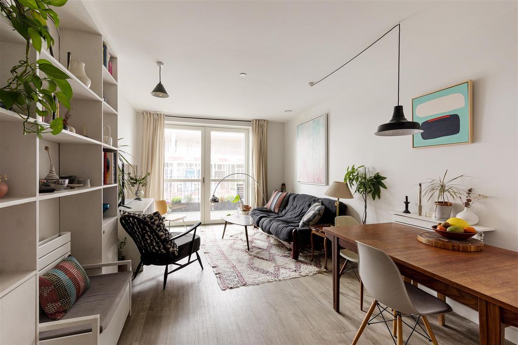 Property photo 2 of 30 Old Brewery Way, E17