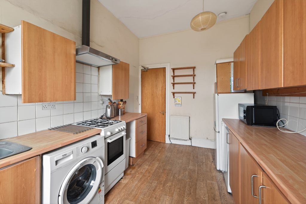 Property photo 3 of 28