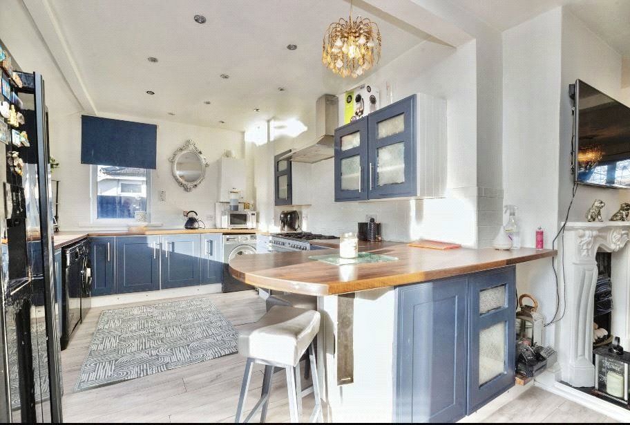 Property photo 2 of 17 Kitchen