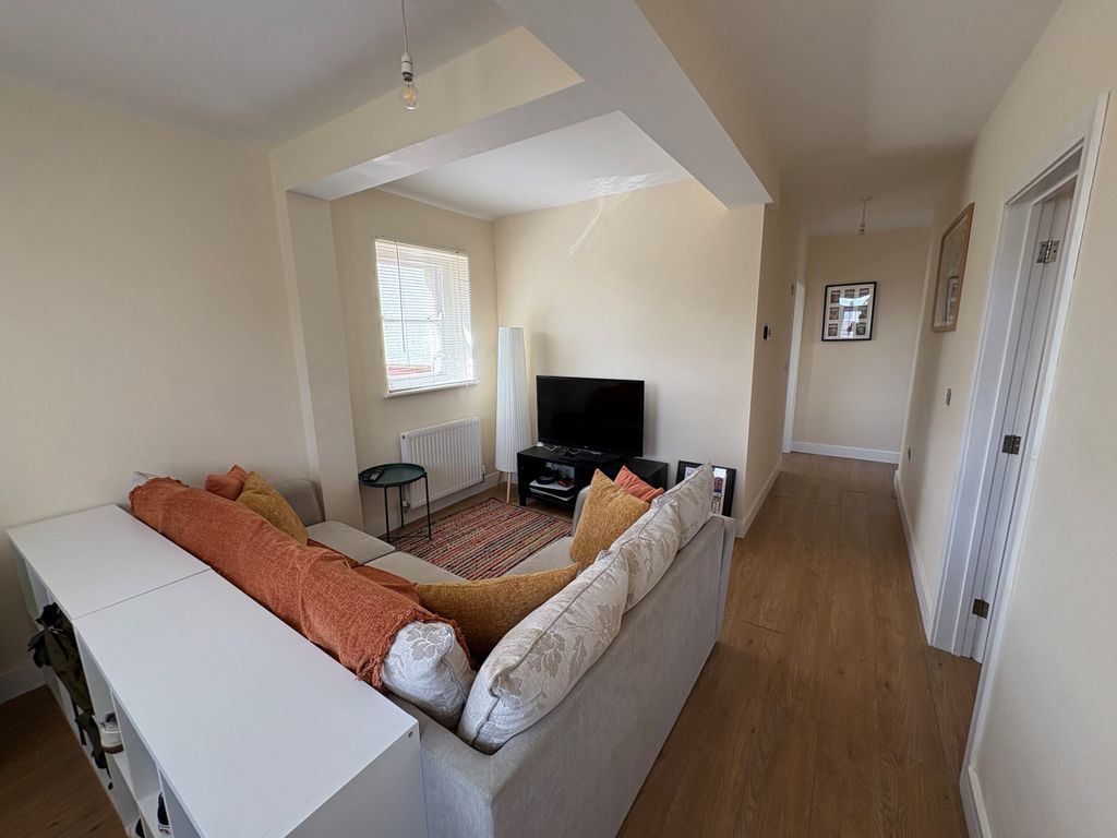 Property photo 3 of 13 Lounge Aspect 2