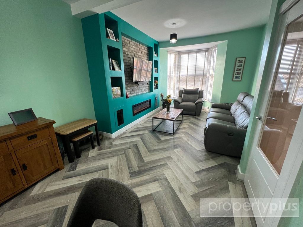 Property photo 2 of 16 Picture No. 12