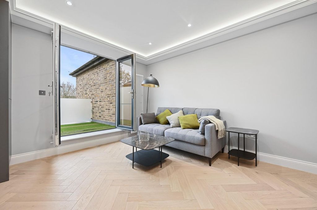 Property photo 2 of 9