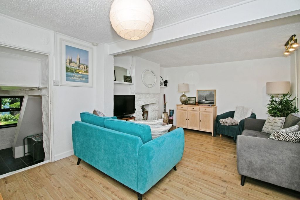 Property photo 2 of 16 Lounge