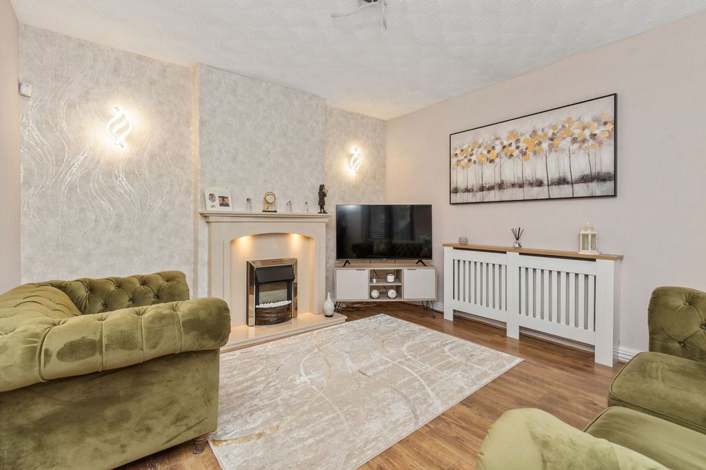 Property photo 3 of 37