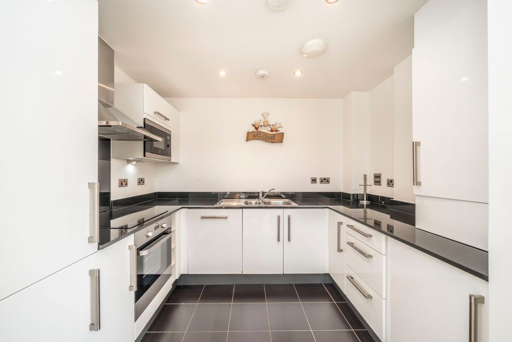 Property photo 2 of 8 Picture No. 30