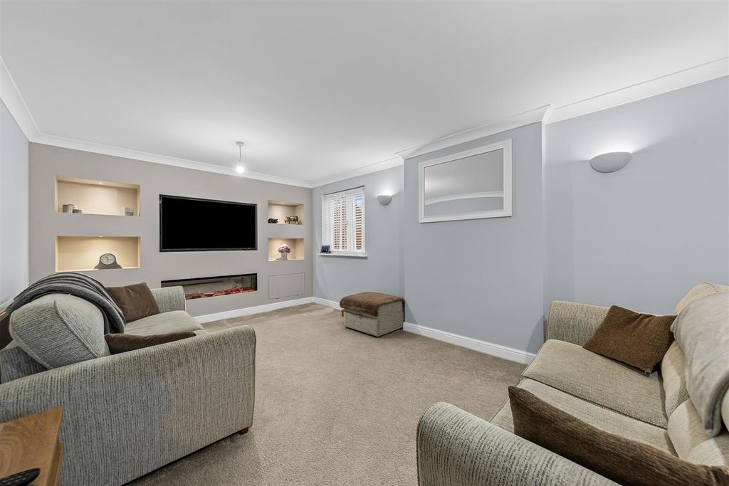 Property photo 2 of 26 37Churchfarmaveweb16.Jpg