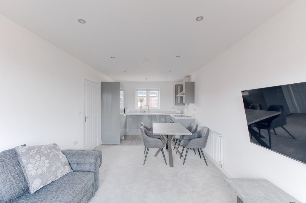 Property photo 2 of 19 Picture No. 11